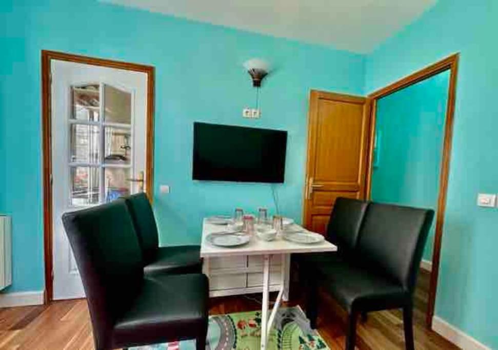Appartement Apparemment - Tour Eiffel - Grenelle à Paris Extérieur photo
